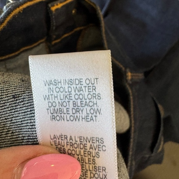 Frame - Le Bardot Crop Flare Raw Edge
Jeans in Sutherland Sz 28 - Picture 13 of 14